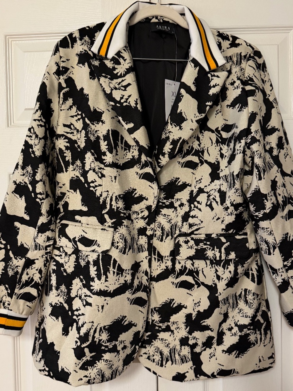 AKIRA BLACK | WHITE | YELLOW PANTSUIT NWT XL - Picture 4 of 9